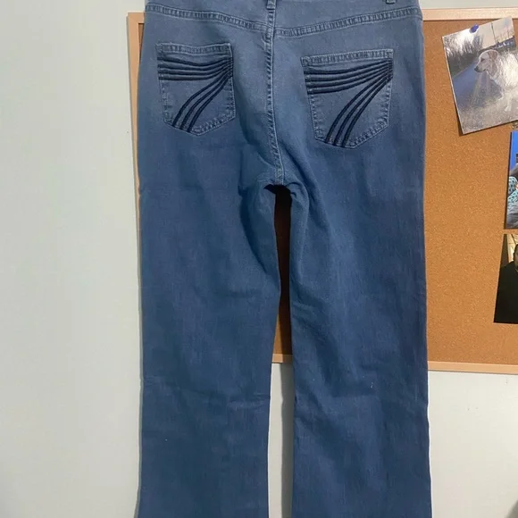 Classic Blue Women's Jeans - Picture 2 of 3